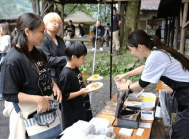 特産のマイタケ 並ぶ料理に舌鼓　丹波山で「舞茸祭」