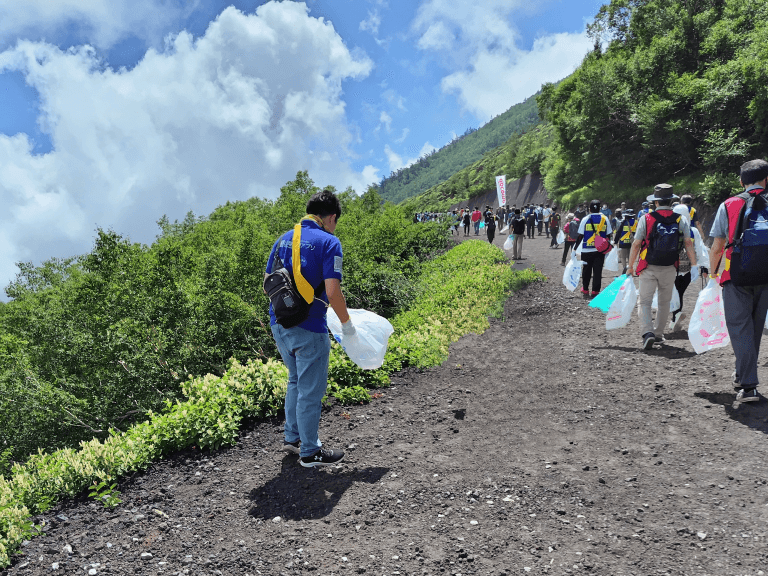 約 950人が参加した富士山環境美化活動